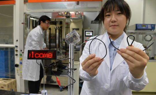 < R&D로 불황 뚫는다 >1g이 물 500g 흡수 - 충전되는 전선 … 소재로 세상 바꾼다