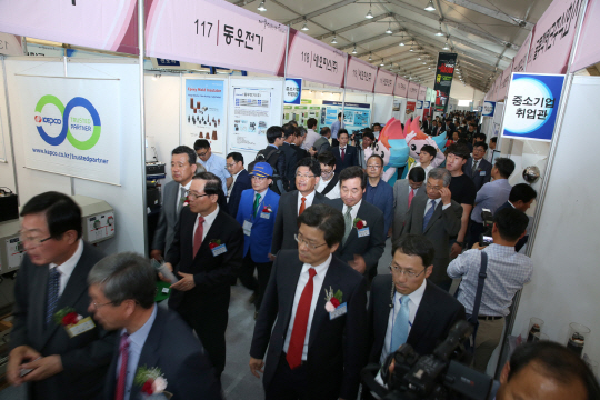 <자치 20년 지방의 삶>지역中企 지원·인재 채용… 公기관과 함께 ‘발전·희망’ 쏘다