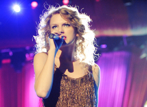 애플과 음원 스트리밍 저작권료 논쟁으로 화제가 된 미국의 팝스타 테일러 스위프트.