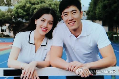 류샹과 거톈의 다정했던 한때(출처 : 웨이보)