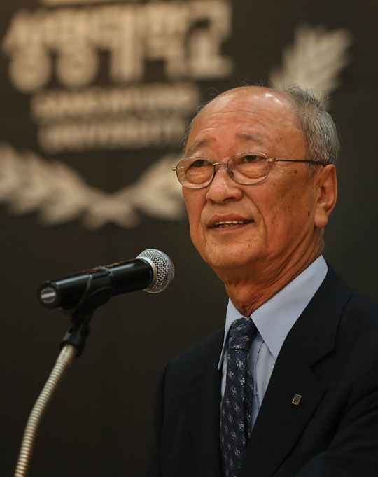 16일 상명대학교 천안캠퍼스에서 열린 2015년 한국행정학회 국제학술대회에서 이준방 상명학원 이사장이 환영사를 하고 있다. 상명대학교 제공