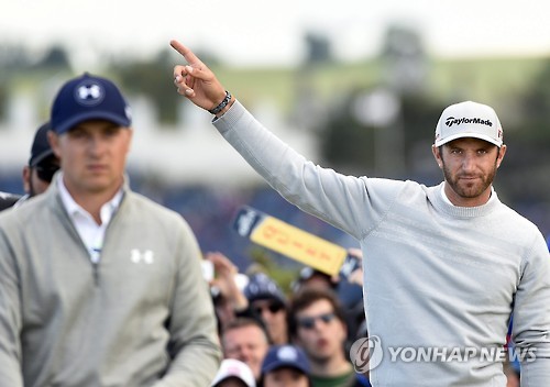 디오픈에 참가한 조던 스피스(왼쪽)와 더스틴 존슨(EPA=연합뉴스)