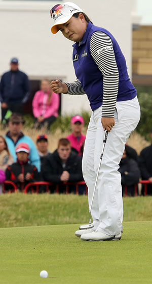 박인비가 3일 오전(한국시간) 영국 스코틀랜드의 트럼프 턴베리리조트 에일사 코스에서 끝난 브리티시여자오픈 4라운드 18번 홀에서 우승을 확정 짓는 퍼팅 후 주먹을 쥐어 보이고 있다.