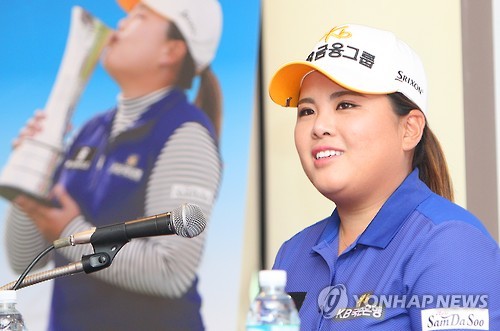(제주=연합뉴스) 커리어 그랜드슬램을 달성한 ‘골프여제’ 박인비(KB금융그룹)가 KLPGA 투어 제주 삼다수 마스터스 대회를 하루 앞둔 6일 오후 제주 오라 컨트리클럽에서 취재진의 질문에 답하고 있다.