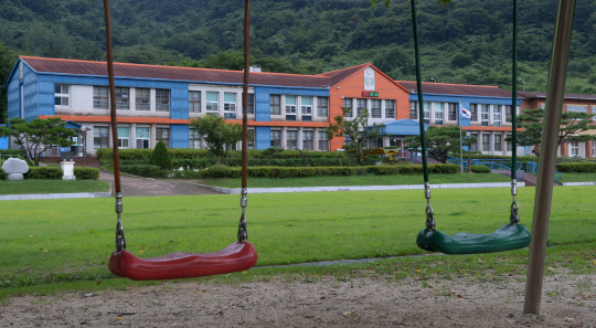 김용택이 다녔고 선생님으로 부임해 30여 년 재직했던 덕치초등학교.  김낙중 기자