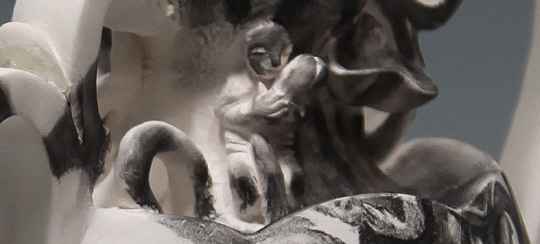 주세균,“Tracing Drawing 133”(부분), 도자 위에 연필 드로잉, 2013