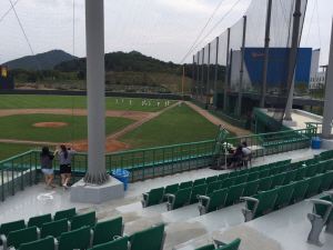 11일 SK-고양의 2군 경기가 열린 인천 강화군 SK퓨처스파크 관중석이 텅 비어 있다.