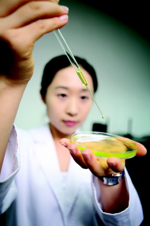 < K-바이오 시대가 열린다 >‘신약개발’ 年매출 1조 기대…‘차세대 백신’ 세계 첫 출시 박차