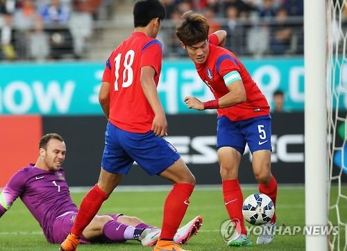 9일 오후 경기도 화성시 화성종합경기타운 주경기장에서 열린 올림픽 대표팀 평가전 대한민국과 호주의 경기에서 연제민이 한국팀 두 번째 골을 성공시키고 있다. (화성=연합뉴스) 홍기원 기자 =