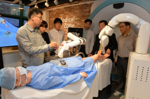 <창조경제 24시 現場을 가다>현대重 선박 노하우에 아산병원 데이터 융합… 의료자동화 수출 지원