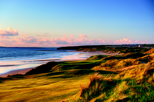 밸리부니언 골프클럽 캐신 코스 17번 홀(파5)은 길이가 476야드로 비교적 짧은 편이지만 왼쪽으로 해변을 끼고 있고, 페어웨이를 벗어나면 좌우의 러프를 피해야 하며 그린도 솟아 있다. 무리한 2온 욕심을 버리면 오히려 버디를 잡을 수 있다. 밸리부니언 골프클럽 홈페이지