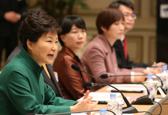 박근혜 대통령이 11일 청와대에서 열린 제11차 사회보장위원회에서 모두발언을 하고 있다. 연합뉴스