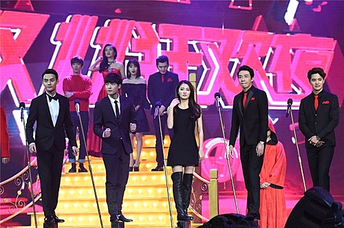 【서울=뉴시스】중국 연중 최대 대목인 ‘중국판 블랙프라이데이’ 광군제(광군절 솔로데이)가 시작된 가운데 알리바바가 예전 기록을 잇따라 경신하고 있다. 11일 중국 신화왕 등 언론에 따르면 알리바바는 광군제 시작 단 12분만에 매출액 100억위안(약 1조8100억원)을 기록했다. 알리바바는 10일 자정부터 11일 오전까지 베이징의 2008올림픽 수영경기장이던 ‘수이리팡’(水立方)에서 대형 콘서트 행사도 개최했고, 중국 유명 감독인 펑샤오강이 직접 콘서트 감독을 맡은 것으로 전해졌다. 콘서트 사진.(사진출처: 바이두)