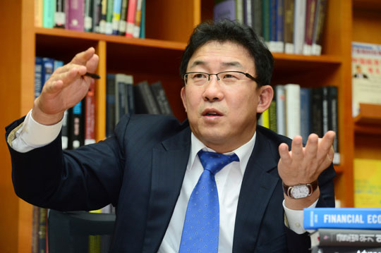 <한국경제, 이대로 가면 ‘끝’이다>“가계부채 증가 걷잡을수 없어… 금리인하 정책 멈춰야”