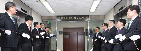 <방산비리 합수단 출범 1년>장성 10명 구속, 거물 브로커 빠져나가… 비리사슬 끊긴 멀었다