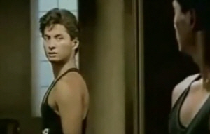 의자를 밟고 넘어서는 장면이 인상적이었던 리복 CF 속 배우 이종원.