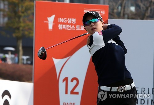 (부산=연합뉴스) 미국여자프로골프(LPGA) 팀과 한국여자프로골프(KLPGA) 팀이 대결을 벌이는 ‘ING생명 챔피언스트로피 2015’ 대회 이틀째 경기가 29일 부산 기장군 베이사이드 골프클럽에서 열렸다. LPGA 팀 김효주가 드라이버 티샷을 하고 있다.