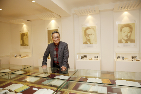 김화영 고려대 명예교수는 “번역을 할 때 중요한 것은 톤(tone·어조)”이라며 “작품의 분위기는 톤에 담기고, 번역의 차이 또한 톤에서 생긴다”고 했다.