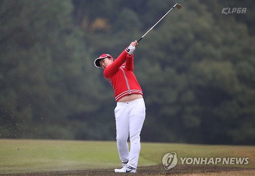 (서울=연합뉴스) 3일 일본 아이치현 미요시 컨트리클럽에서 열린 ‘더퀸즈 presented by 코와 프로암 경기’에서 김세영이 아이언샷을 하고 있다.  KLPGA 제공