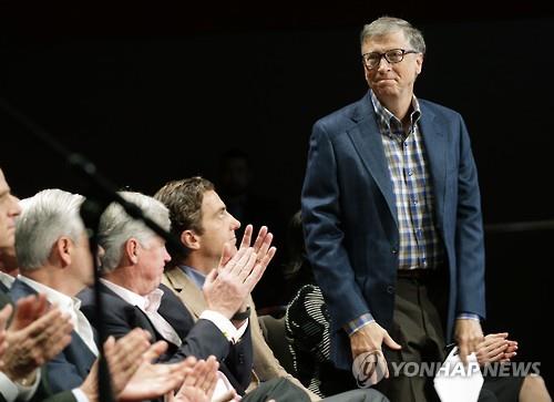 지난 2일 마이크로소프트 주주총회에 참석한 빌 게이츠(AP=연합뉴스)