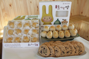 토끼간빵이 만든 빵 세트와 쿠키.