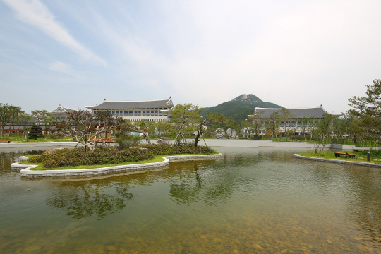 경북 안동·예천 접경지역에 지어진 경북도의 신청사 전경. 경북도는 내년 2월 대구시에 있는 청사를 떠나 신청사로 이주한다.