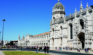 포르투갈 대항해시대의 상징 제로니무스 수도원. 길이 300m의 웅장한 석조 건축물이며 1983년 유네스코 세계문화유산으로 지정되었다.