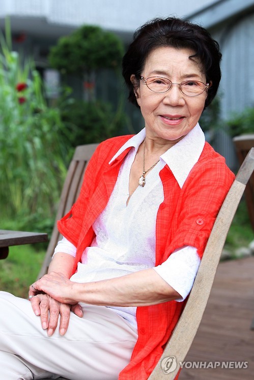(서울=연합뉴스) 지난 8일 향년 91세로 별세한 배우 백성희. 고인은 지난 8일 오후 11시18분께 서울의 한 요양병원 입원 중 노환으로 세상을 떠났다. 배우 백성희는 1950년 창단한 국립극단의 현존하는 유일한 창립 단원이자 현역 원로단원이었다. 18세에 연극 무대에 데뷔한 이후 70년 넘게 한 길만을 걸어온 한국 연극사의 산증인으로 꼽혔다. < 연합뉴스DB >