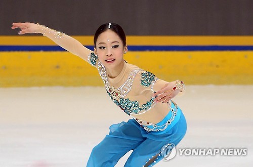 (서울=연합뉴스) 10일 서울 양천구 목동아이스링크에서 열린 ‘KB금융 코리아 피겨스케이팅 챔피언십 2016’에서 유영(문원초)이 여자싱글 시니어 프리스케이팅 연기를 펼치고 있다.