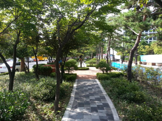 2015년 7월 조성한 여의동 소재 생활 녹지공원.