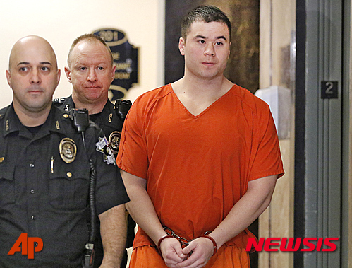 【오클라호마시티=AP/뉴시스】미국에서 경찰관 직위를 남용해 여성 10여 명에게 유사 성행위를 강요하고 성폭행한 혐의로 기소된 20대 남성이 21일(현지시간) 징역 263년을 선고받았다.