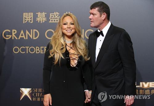 지난해 10월 마카우에서 열린 행사에 선 캐리(왼쪽)와 패커 (AP=연합뉴스)