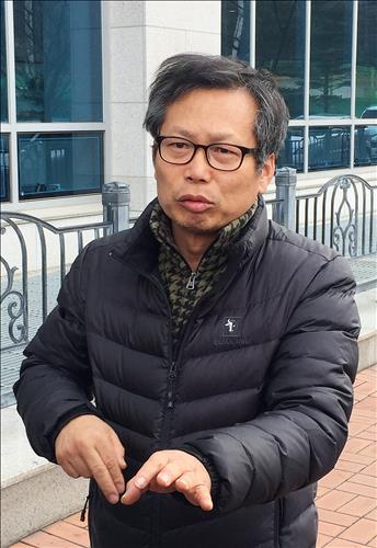 법원 선고 뒤 억울함 호소하는 배우 이상희씨.