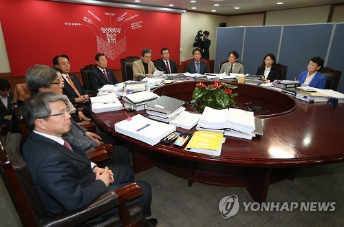 새누리당 이한구 공천관리위원장이 4일 오후 여의도 당사에서 새누리당의 20대 총선 공천 경선지역을 발표하고 있다.