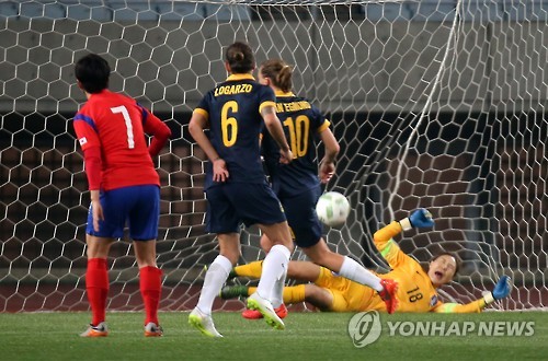 (오사카=연합뉴스) 4일 오후 일본 오사카 얀마 스타디움에서 열린 2016 리우올림픽 여자축구 아시아지역 최종예선 대한민국과 호주의 경기. 대한민국이 두번째 골을 허용하고 있다.