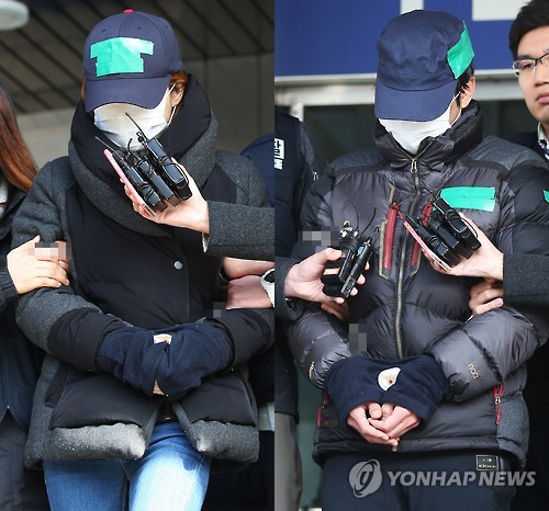 (평택=연합뉴스) 아동복지법 위반 혐의로 구속영장이 청구된 아버지 신모씨(오른쪽)와 계모 김모씨가 9일 오전 경기도 평택시 비전동 평택경찰서에서 영장실질심사를 받기 위해 나오고 있다. 김씨는 그동안 A군을 수시로 때리고 밥을 굶기다 지난달 20일 길에 버리고 홀로 귀가한 혐의를 받고 있으며, 신씨는 부인의 학대행위를 알고도 방임한 혐의를 받고 있다.