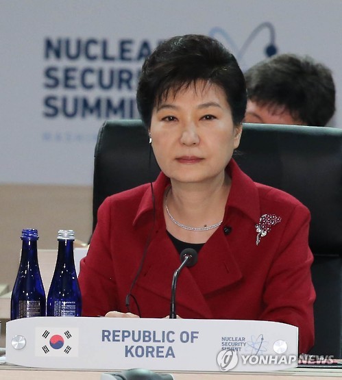 (워싱턴=연합뉴스) 박근혜 대통령이 1일 오전(현지시간) 워싱턴 컨벤션센터에서 열린 핵안보정상회의 본회의에서 자리에 앉아 있다.