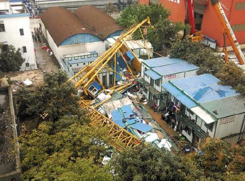 크레인 붕괴사고 현장［중국 양청(羊城)만보 웹사이트 캡처］