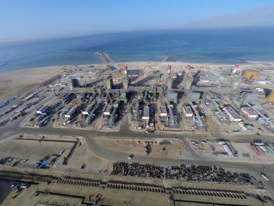 삼성물산은 폭넓은 글로벌 네트워크와 전문 인력, 시공경험을 바탕으로 디벨로퍼형 사업 수주에 적극 나서고 있다. 삼성물산이 사우디아라비아 제2도시 제다에서 북쪽으로 150㎞ 떨어진 라빅산업단지에서 건설 중인 발전 용량 2100㎿ 규모의 ‘라빅2 민자 복합화력발전소’ 현장 모습.