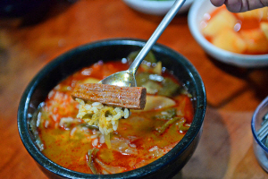 대구 10미(味)로 꼽히는 따로국밥.