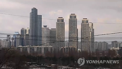 구룡마을에서 본 타워팰리스 [연합뉴스 자료사진]