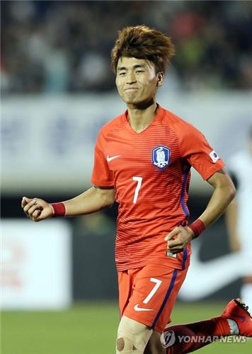 (부천=연합뉴스) 6일 오후 경기도 부천종합운동장에서 열린 4개국 올림픽 국가대표 축구대회 대한민국과 덴마크의 경기. 한국 문창진이 골을 넣은 뒤 기뻐하고 있다.