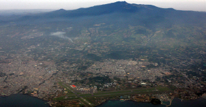 그린벨트 해제로 인한 난개발로 한라산 턱밑까지 골프장 등이 들어서 있다. 한라일보 제공