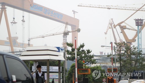 (거제=연합뉴스) 검찰 부패범죄특별수사단이 대우조선해양 압수수색을 실시한 8일 오전 흐린 날씨 속 대우조선해양 서문의 모습