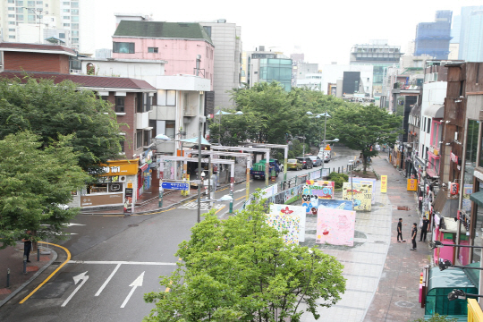 서울 마포구 홍대앞에서 상가월세가 가장 높은 곳으로 나타난 ‘홍대 걷고 싶은 거리’.