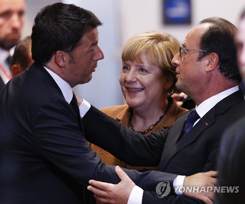 마테오 렌치 이탈리아 총리(왼쪽), 앙겔라 메르켈 독일 총리(가운데), 프랑수아 올랑드 프랑스 대통령 [ EPA=연합뉴스 자료사진 ]