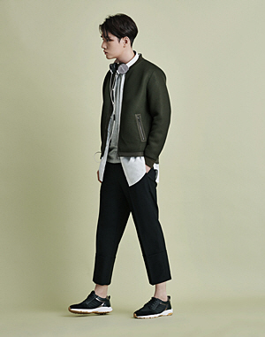 발목드러낸 크롭트 형태 ‘세련’