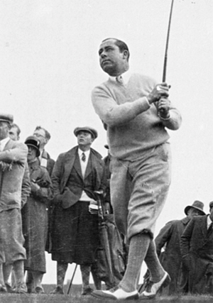 제멋대로의 스윙과 티샷을 날리곤 했던 월터 하겐.