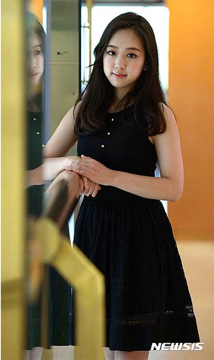 【서울=뉴시스】하프계의 스타 하피스트 황세희가 19일 오후 서울 종로구 금호아트홀에서 뉴시스와 인터뷰 하고 있다.