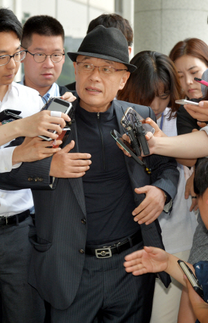 정병주 전 삼우중공업 대표가 1일 오전 남상태 전 대우조선해양 사장 개인 비리 의혹과 관련해 검찰 부패범죄특별수사단 조사를 받기 위해 서울고검 청사에 출석하고 있다.